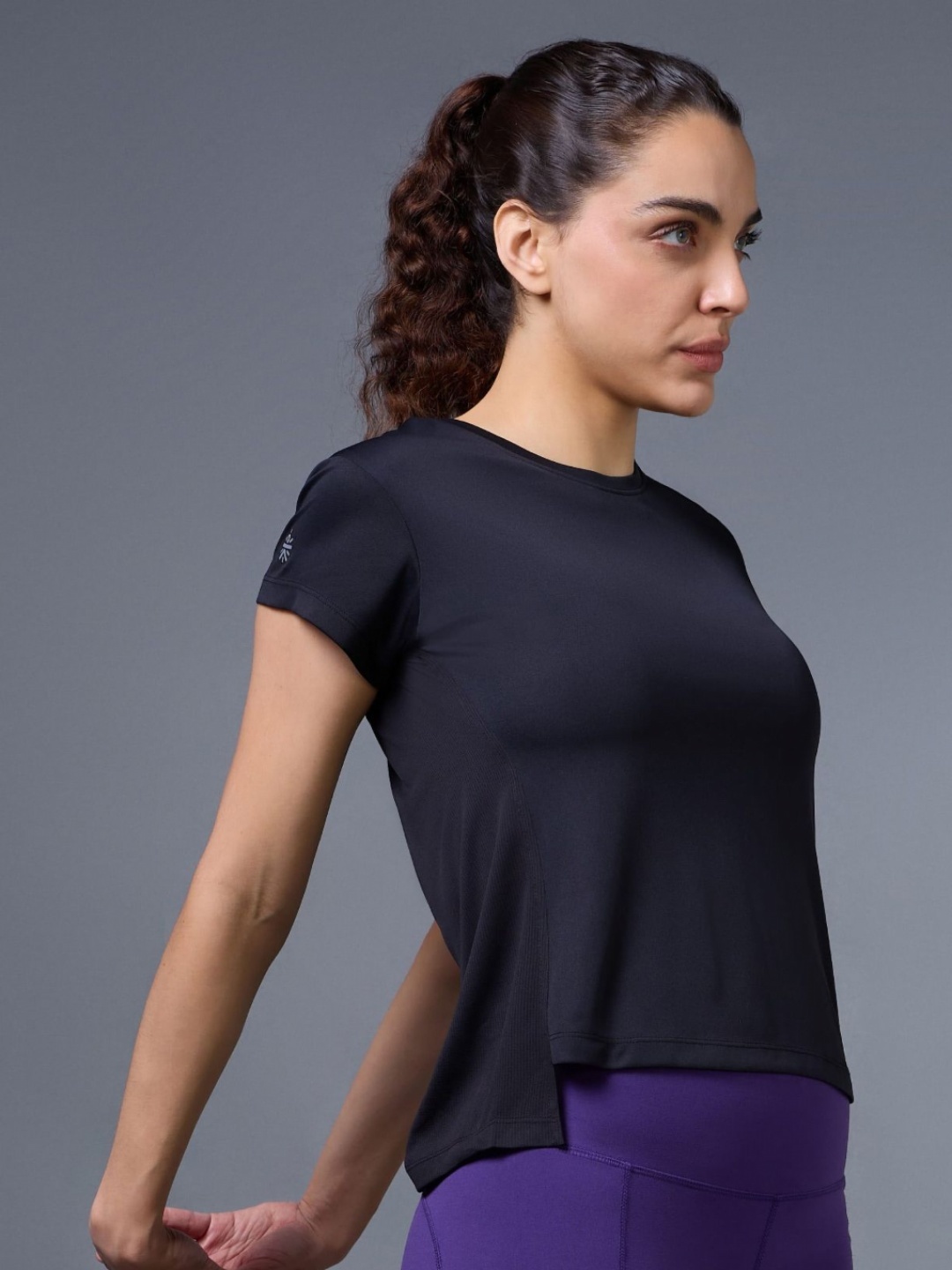 

CULT Women Black Run Elevate Cropped T-shirt