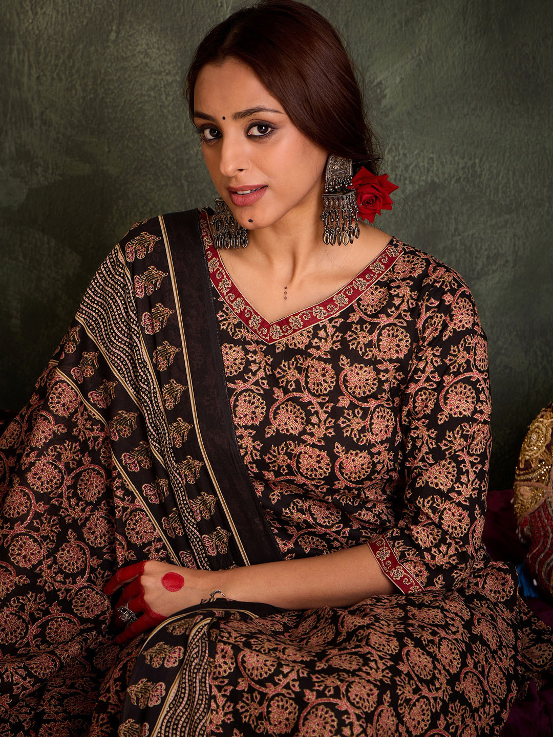 

Indo Era Floral Printed V-Neck Cotton Straight Kurta With Trousers & Dupatta, Black