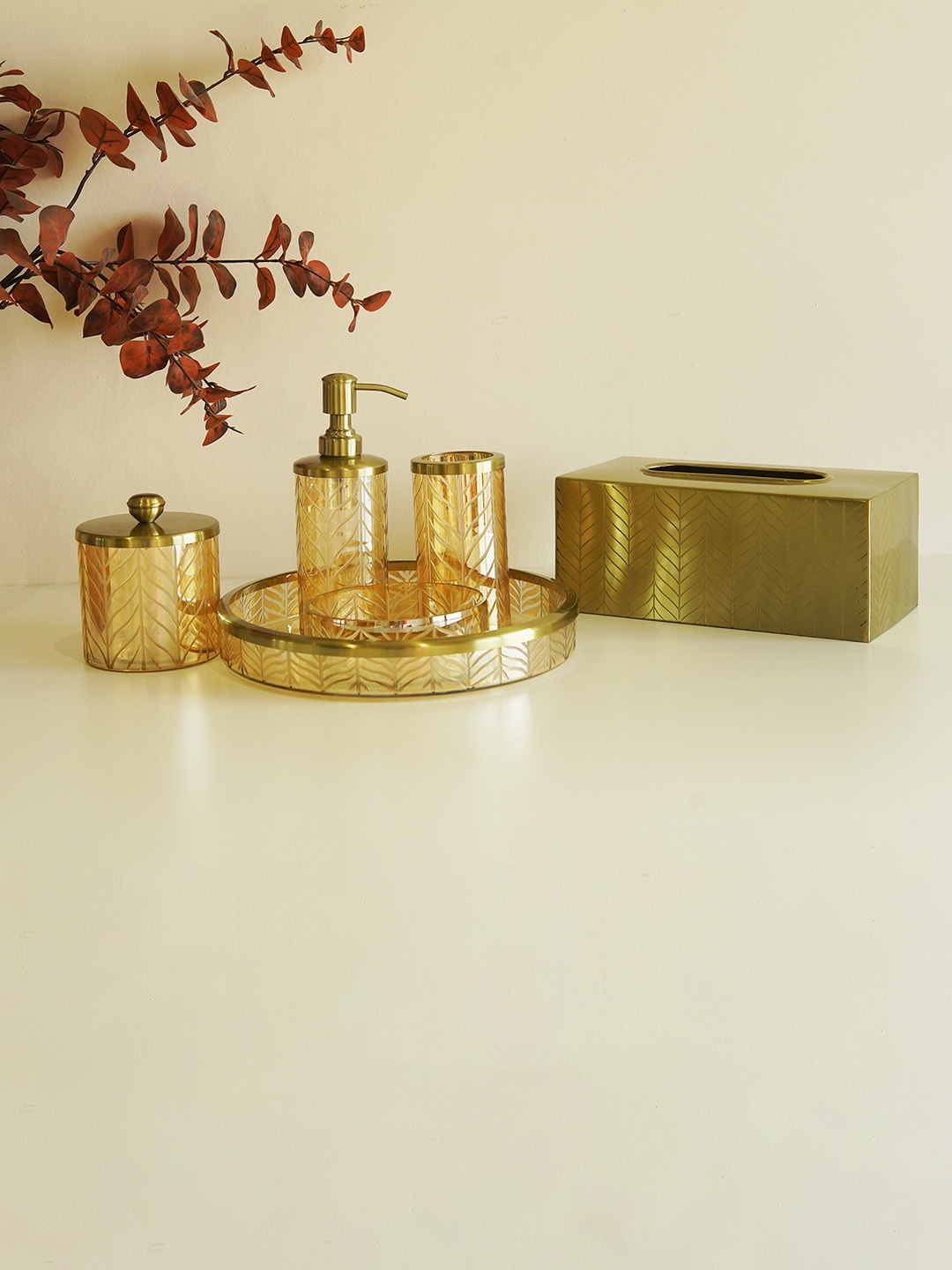 

WOODEN STREET Gold-Toned 6 Glass Fashion