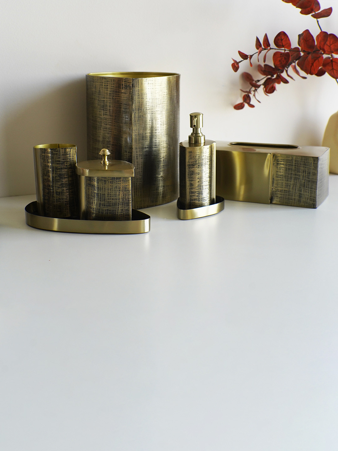 

WOODEN STREET Gold-Toned 7 Metal Fashion