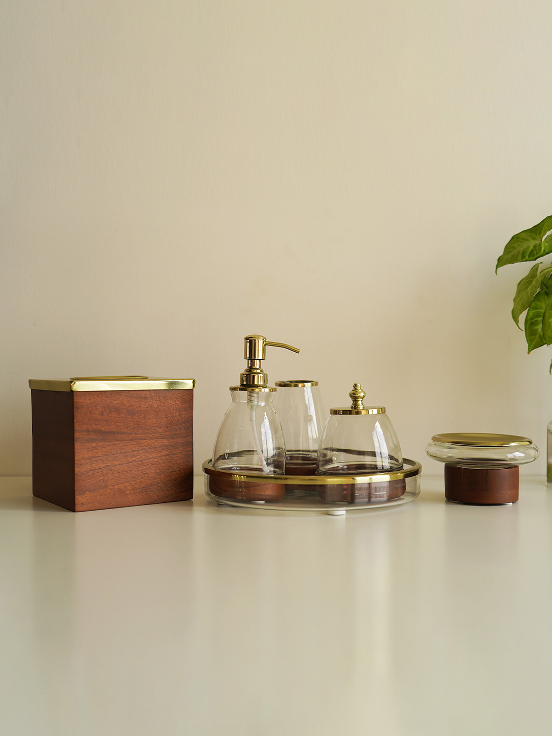 

WOODEN STREET Taya Gold-Toned And Brown 6 Pieces Glass With Wood Bath Accessories Set