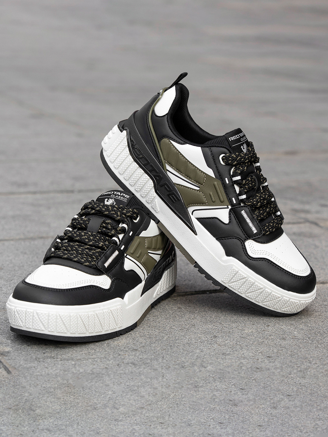 Red Tape Men Colourblocked Sneakers