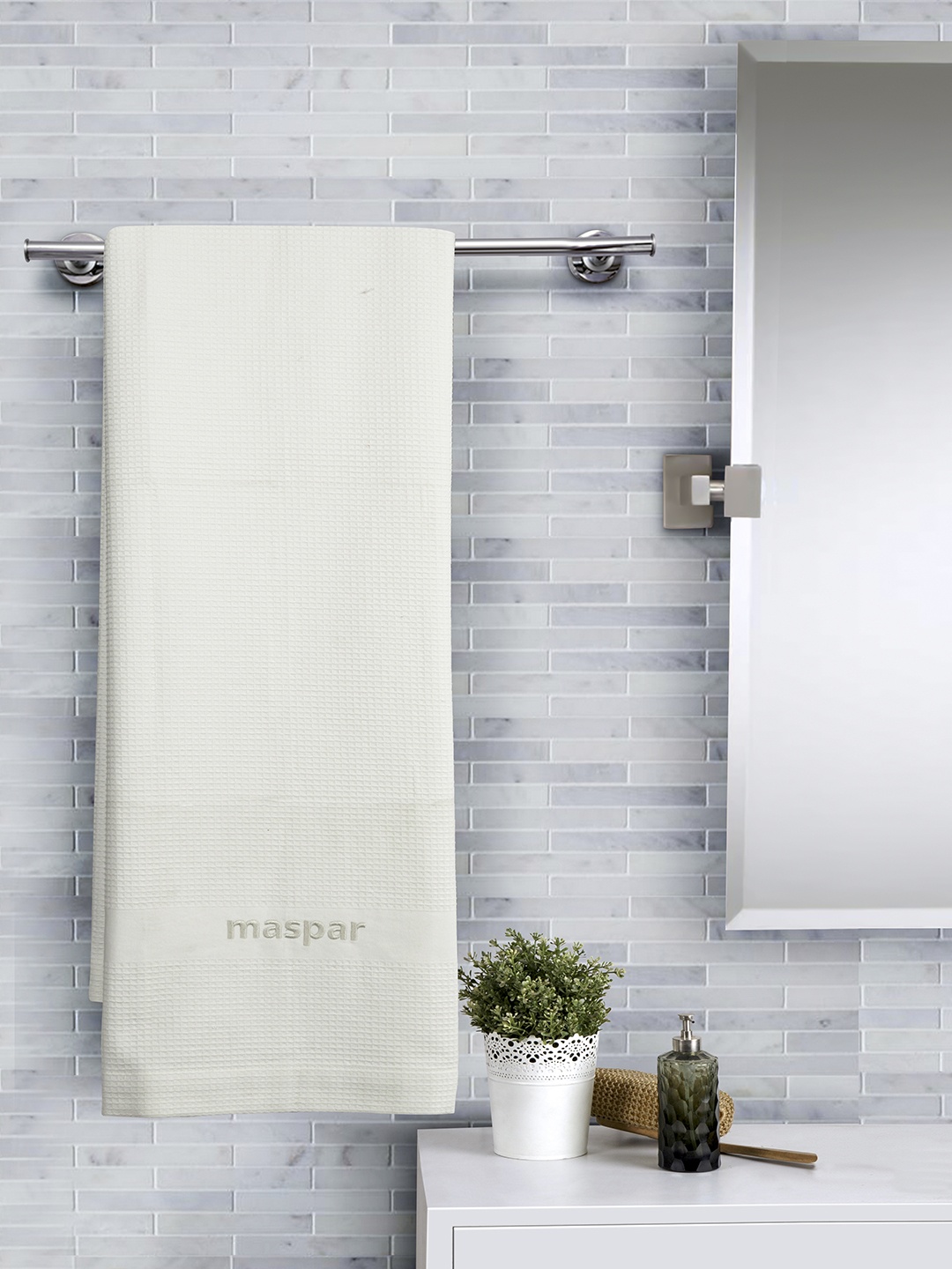 

MASPAR Off White Solid 550 GSM Set Of 2 Towels