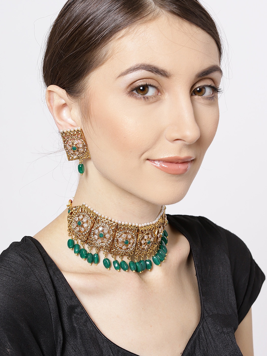 

Priyaasi Green & Gold-Toned Kundan-Studded Choker Jewellery Set