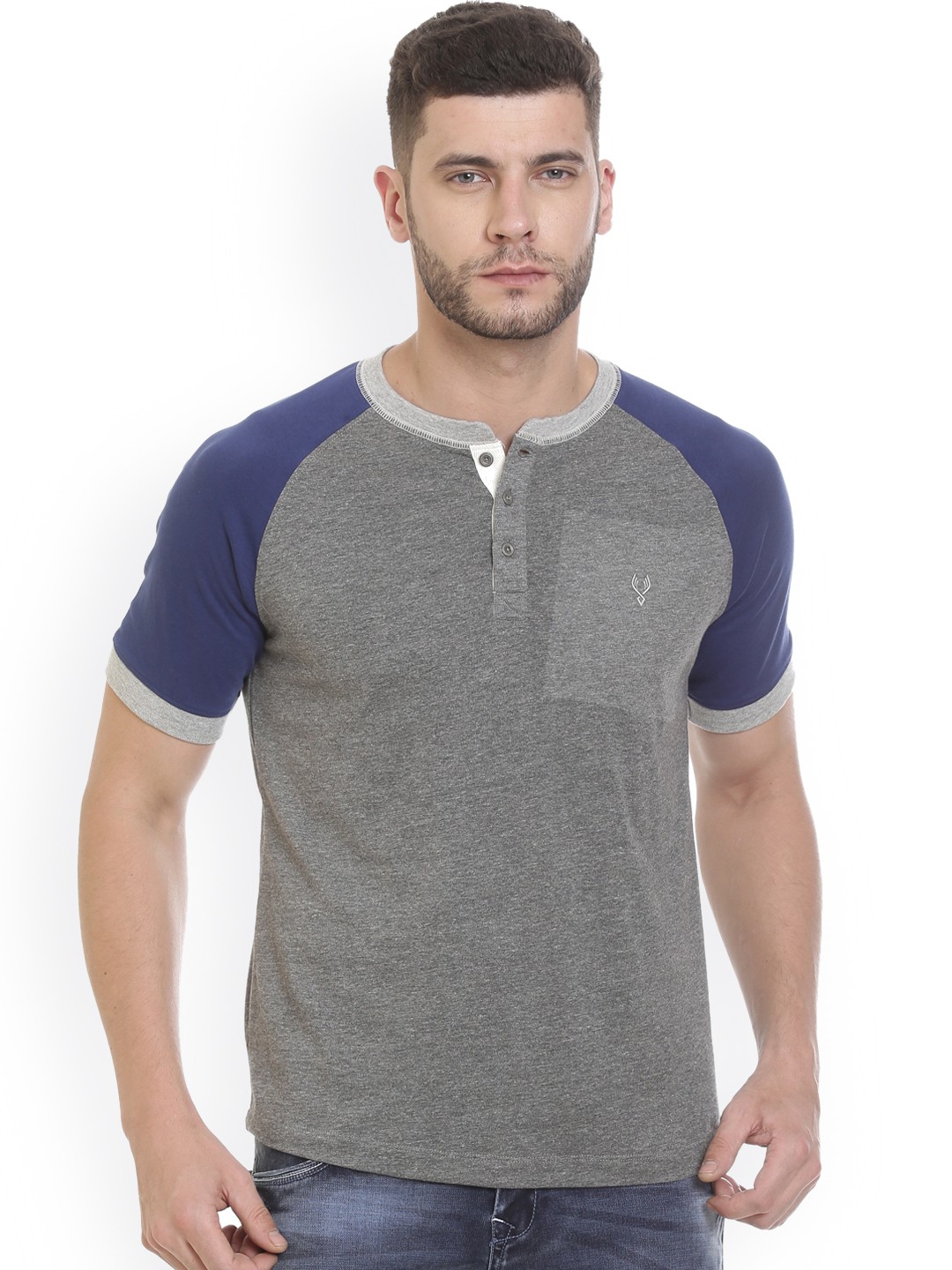 

VUDU Men Grey Solid Slim Fit Henley Neck T-shirt