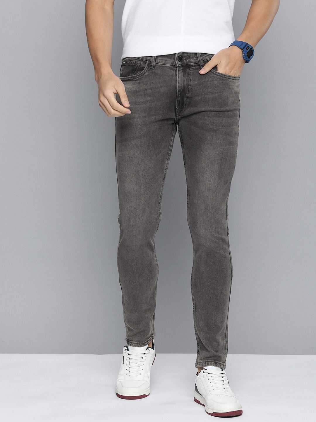 

HIGHLANDER Men Mid Rise Tapered Fit Light Fade Stretchable Jeans, Charcoal