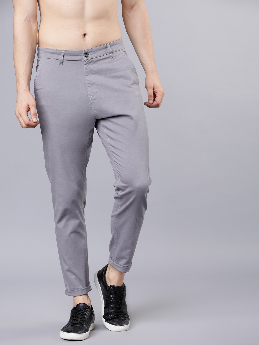 HIGHLANDER Men Grey Tapered Fit Solid Cropped Chinos