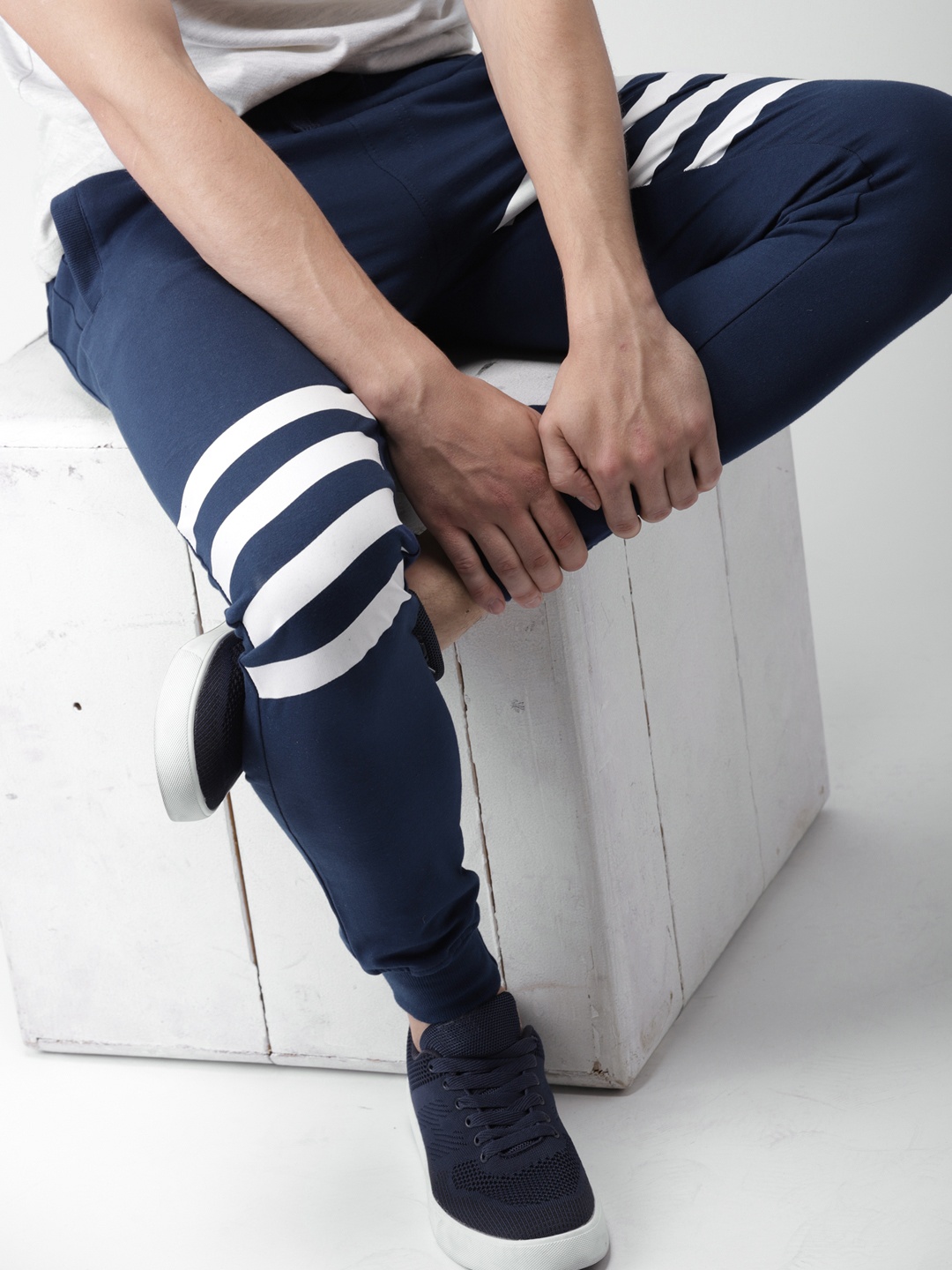 

Harvard Men Navy Blue Regular Fit Solid Joggers