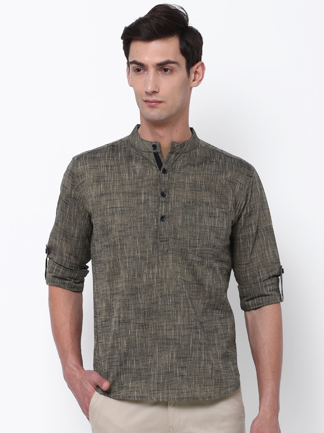 

Svanik Men Grey & Black Solid Straight Kurta