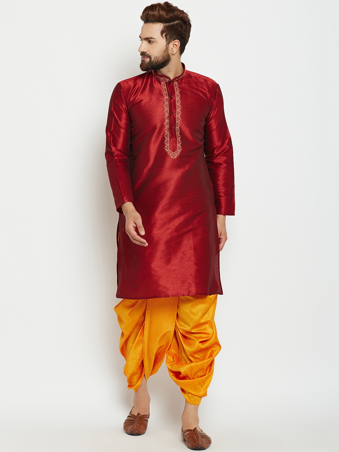 

SOJANYA Men Maroon Solid Straight Kurta