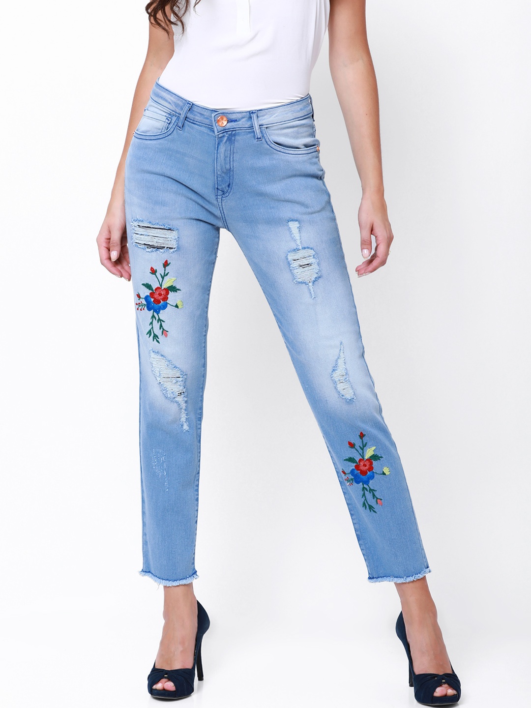

Tokyo Talkies Women Blue Boyfriend Fit Mid-Rise Highly Distressed Stretchable Jeans