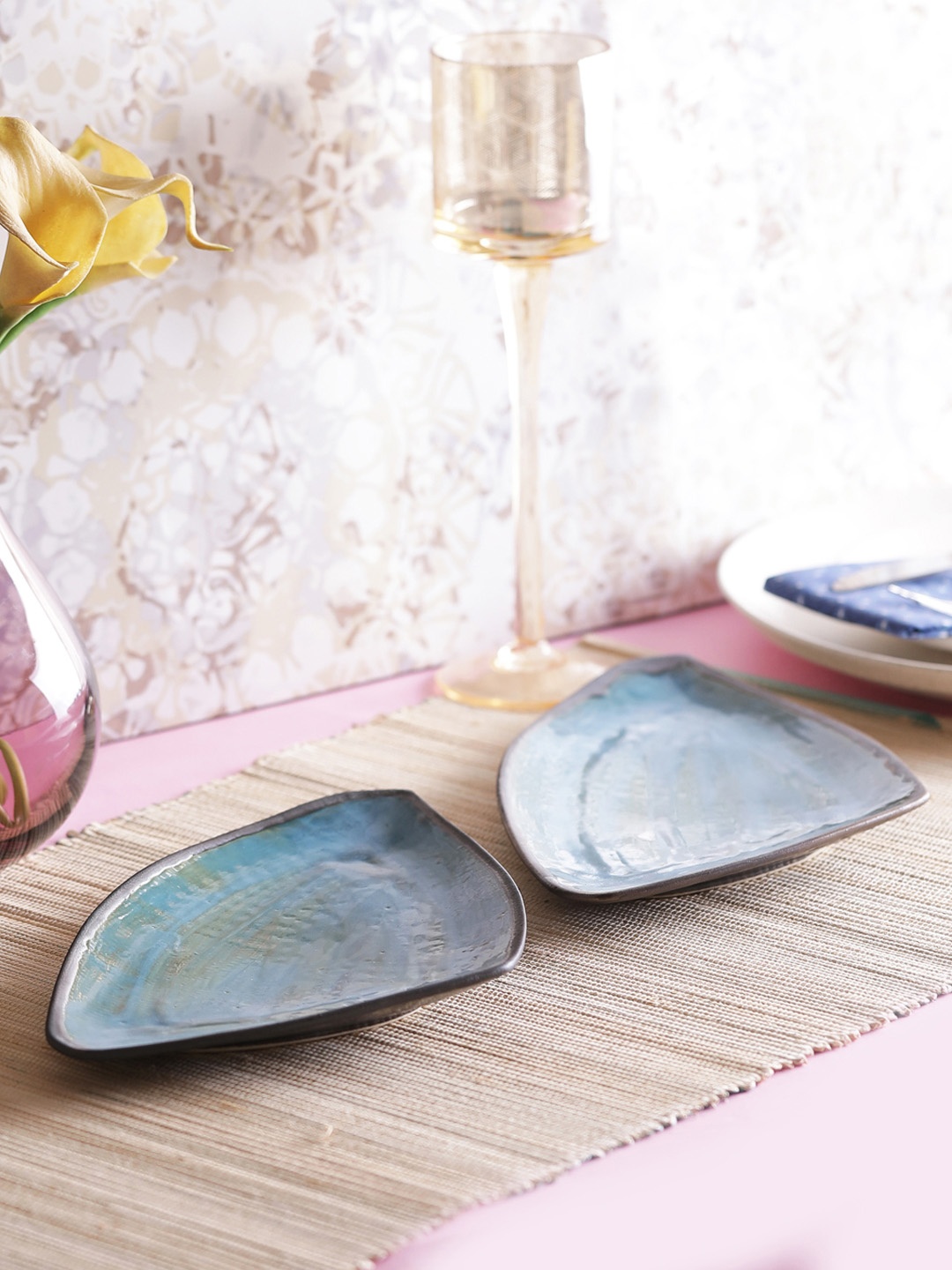 

VarEesha Blue 2-Pieces Printed Ceramic Triangle Serving Dish