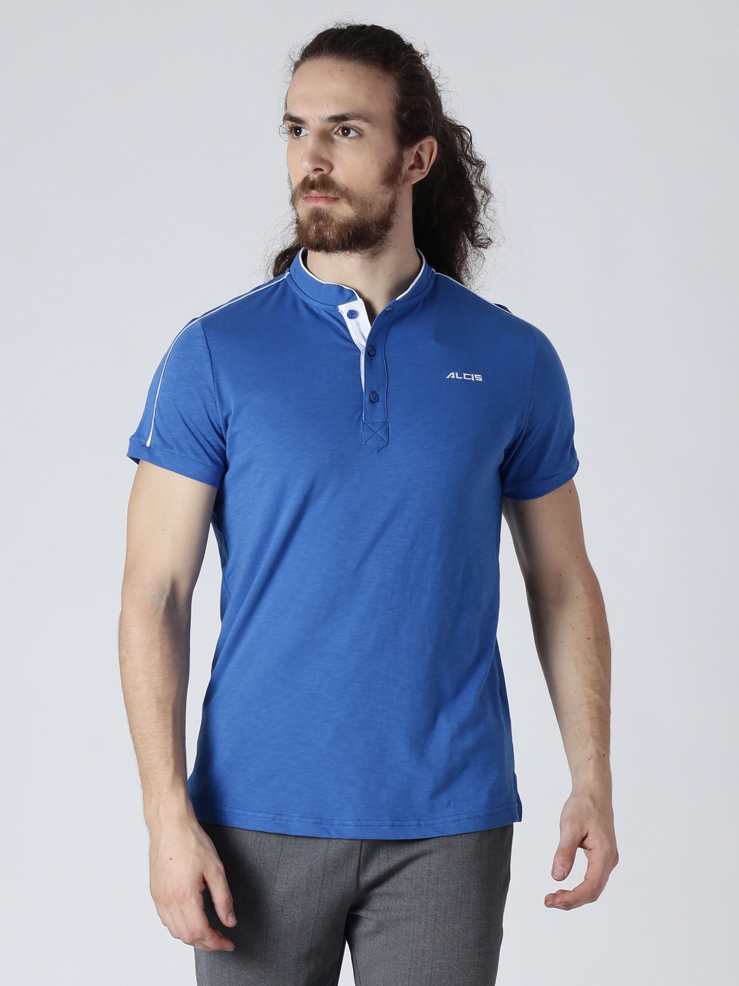 

Alcis Men Blue Solid Henley Neck Slim Fit T-shirt