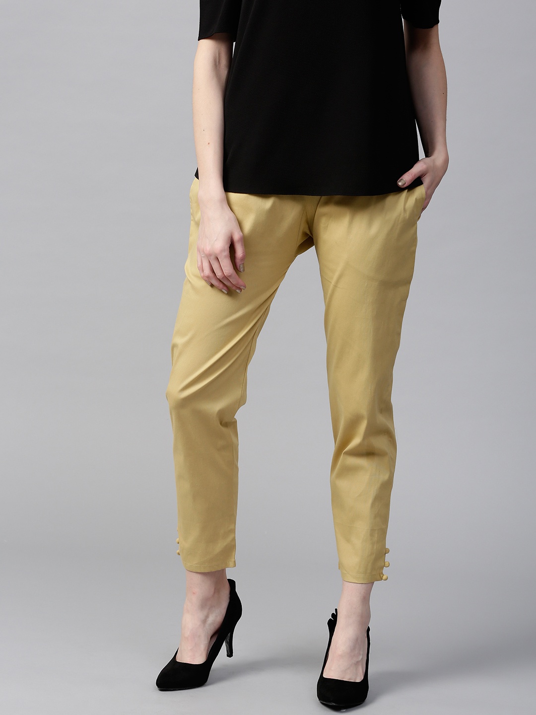 

GERUA Women Beige Regular Fit Solid Cropped Trousers
