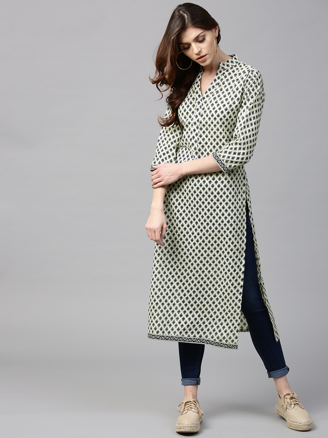 

GERUA Women Off-White & Navy Printed Straight Kurta