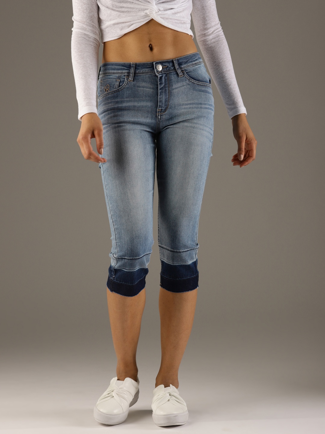

Flying Machine Women Blue Regular Fit Capris