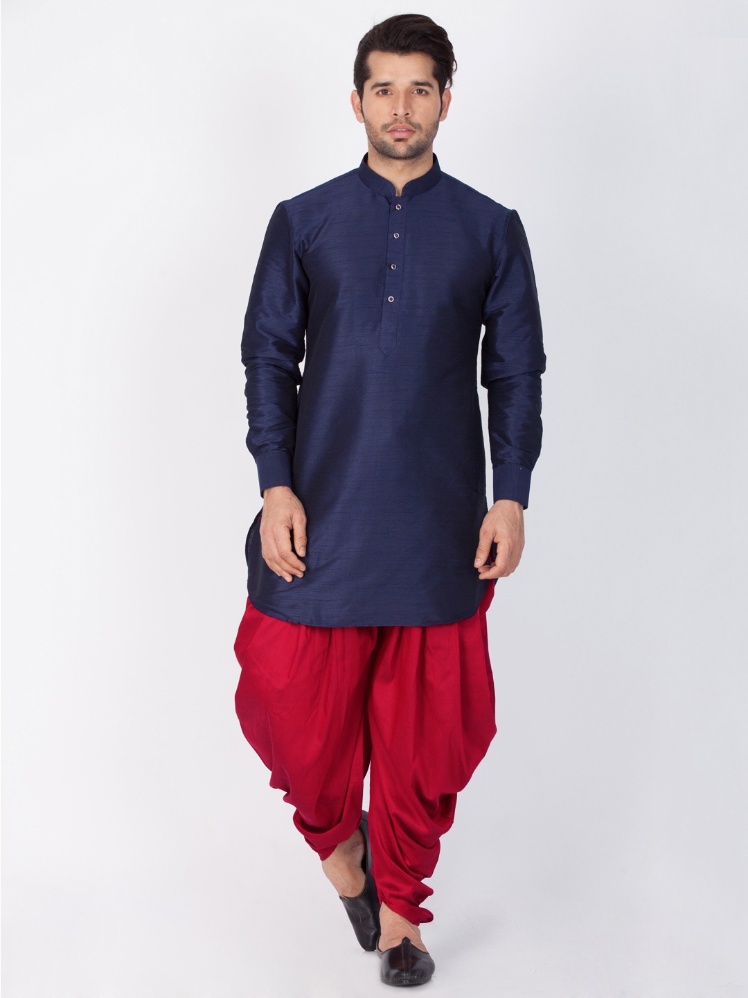 

VASTRAMAY Men Navy Blue & Maroon Solid Kurta with Patiala