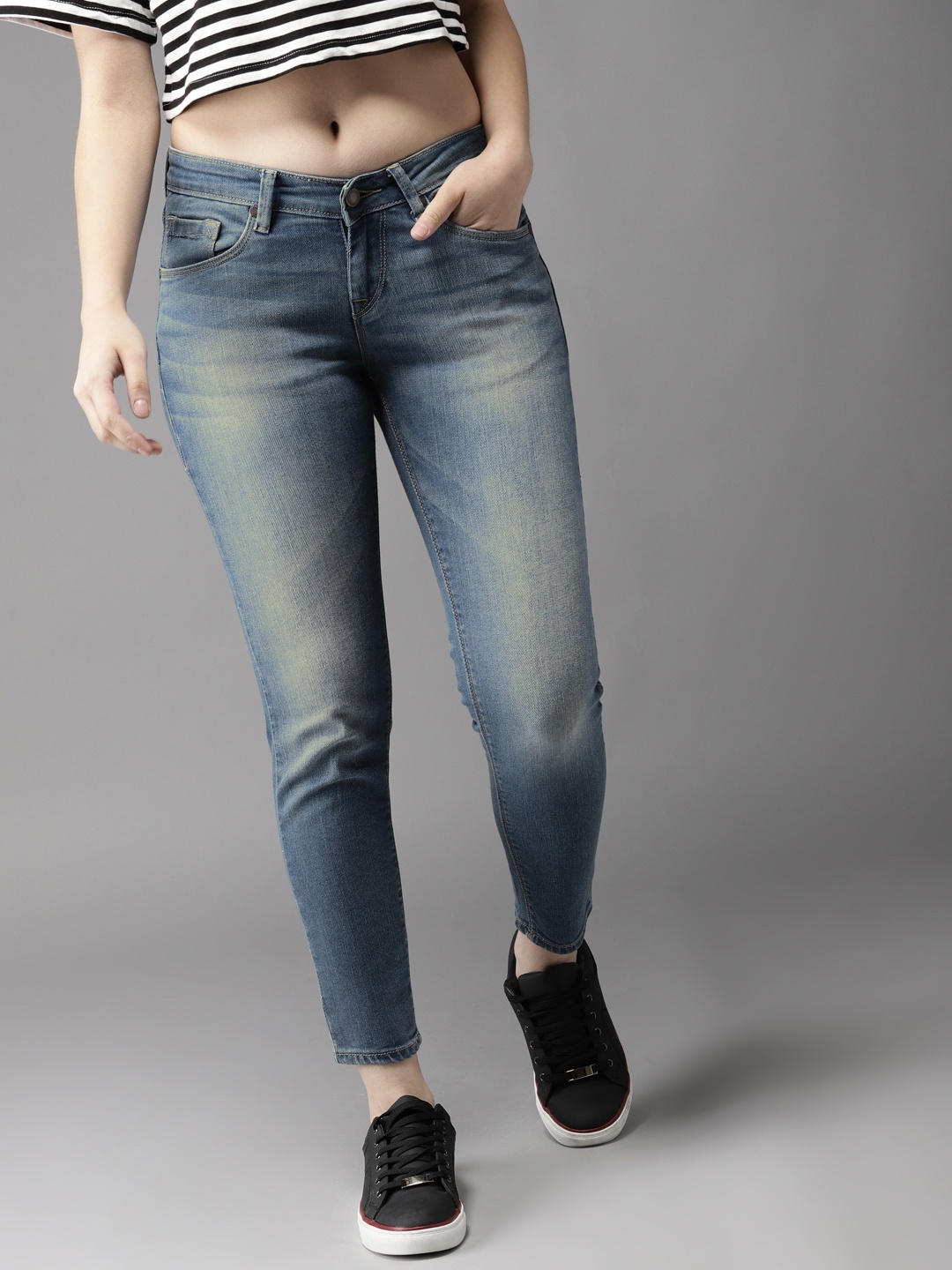 

HERE&NOW Women Blue Skinny Fit Mid-Rise Cropped Clean Look Stretchable Jeans