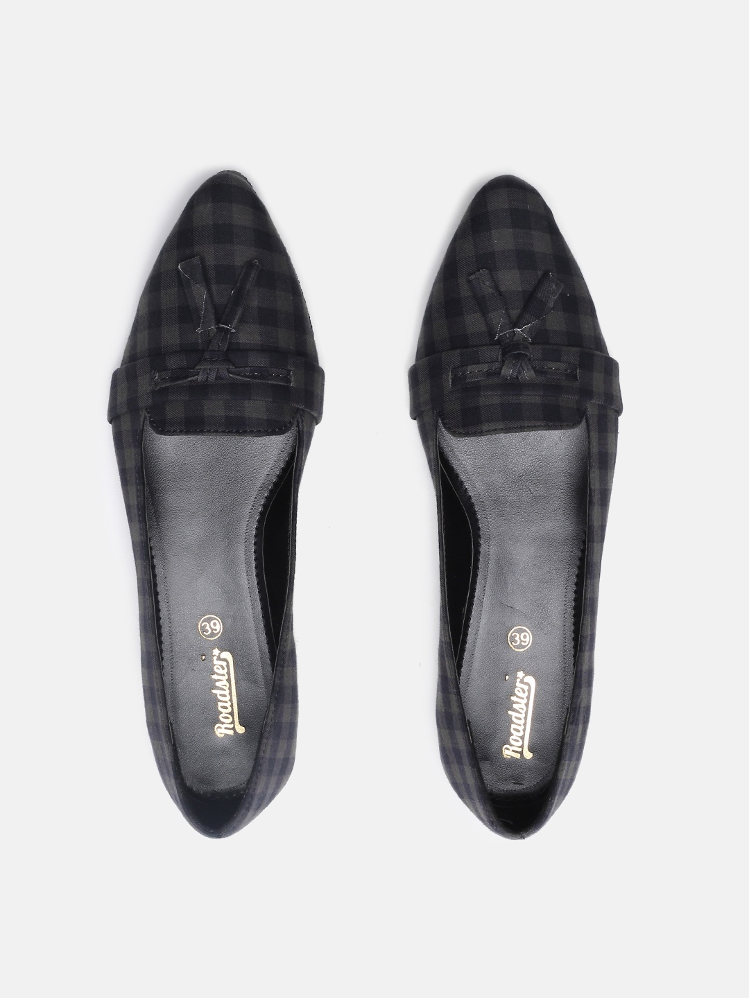 

Roadster Women Black & Grey Printed Canvas Ballerinas
