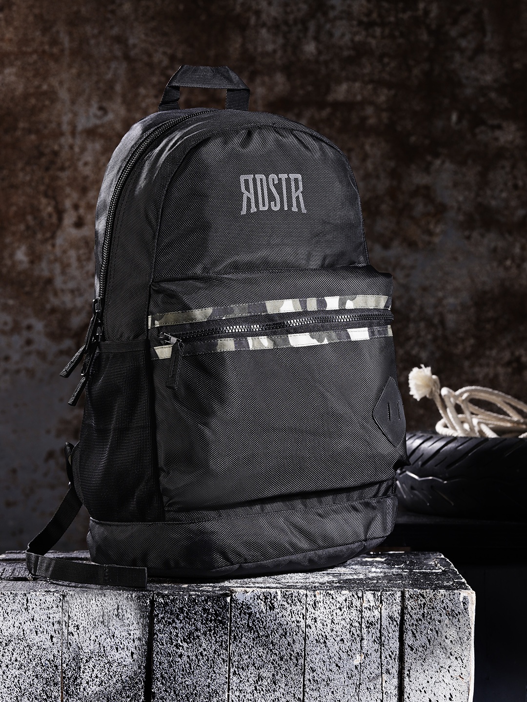 

Roadster Unisex Black Solid Laptop Backpack