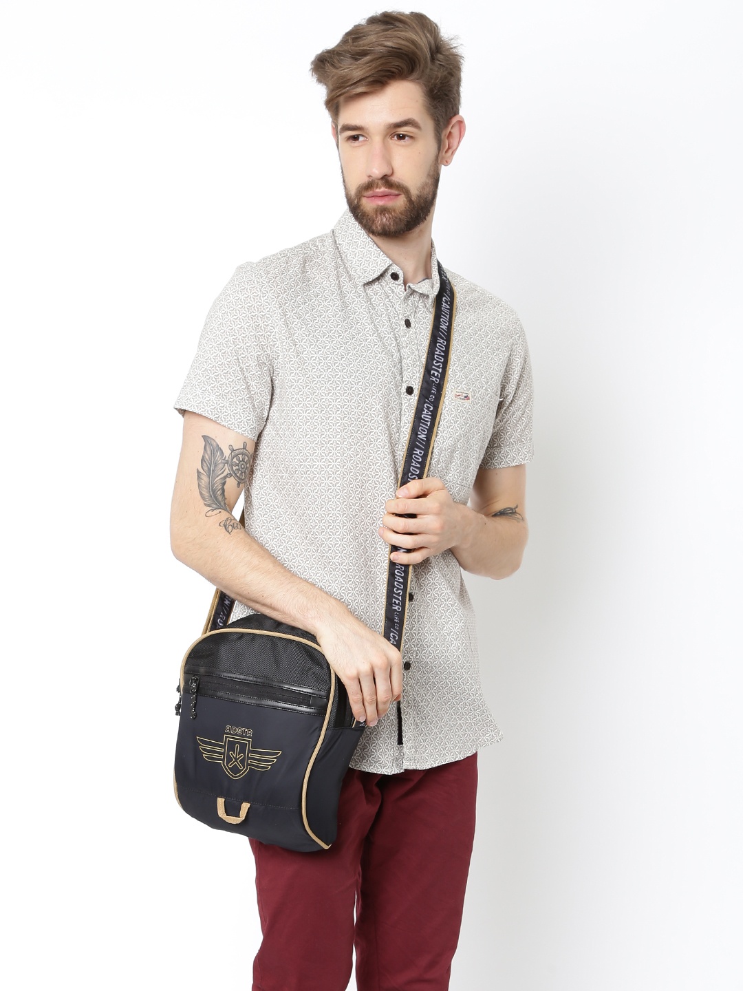 

Roadster Unisex Black Solid Messenger Bag