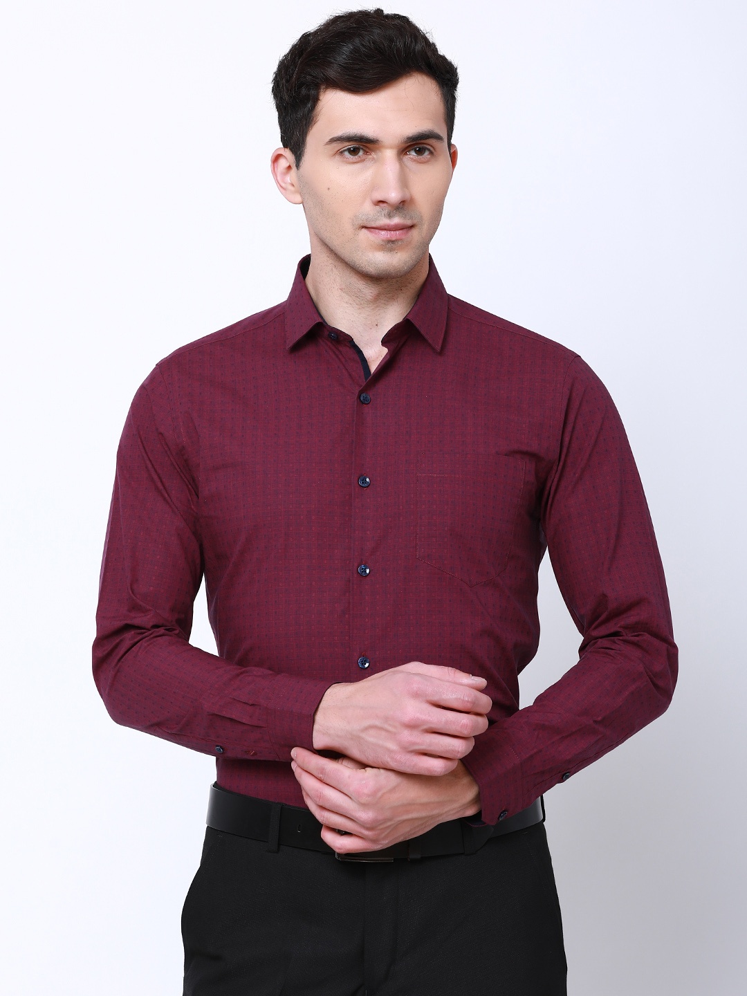 

Black coffee Men Maroon & Navy Blue Slim Fit Self Design Formal Shirt