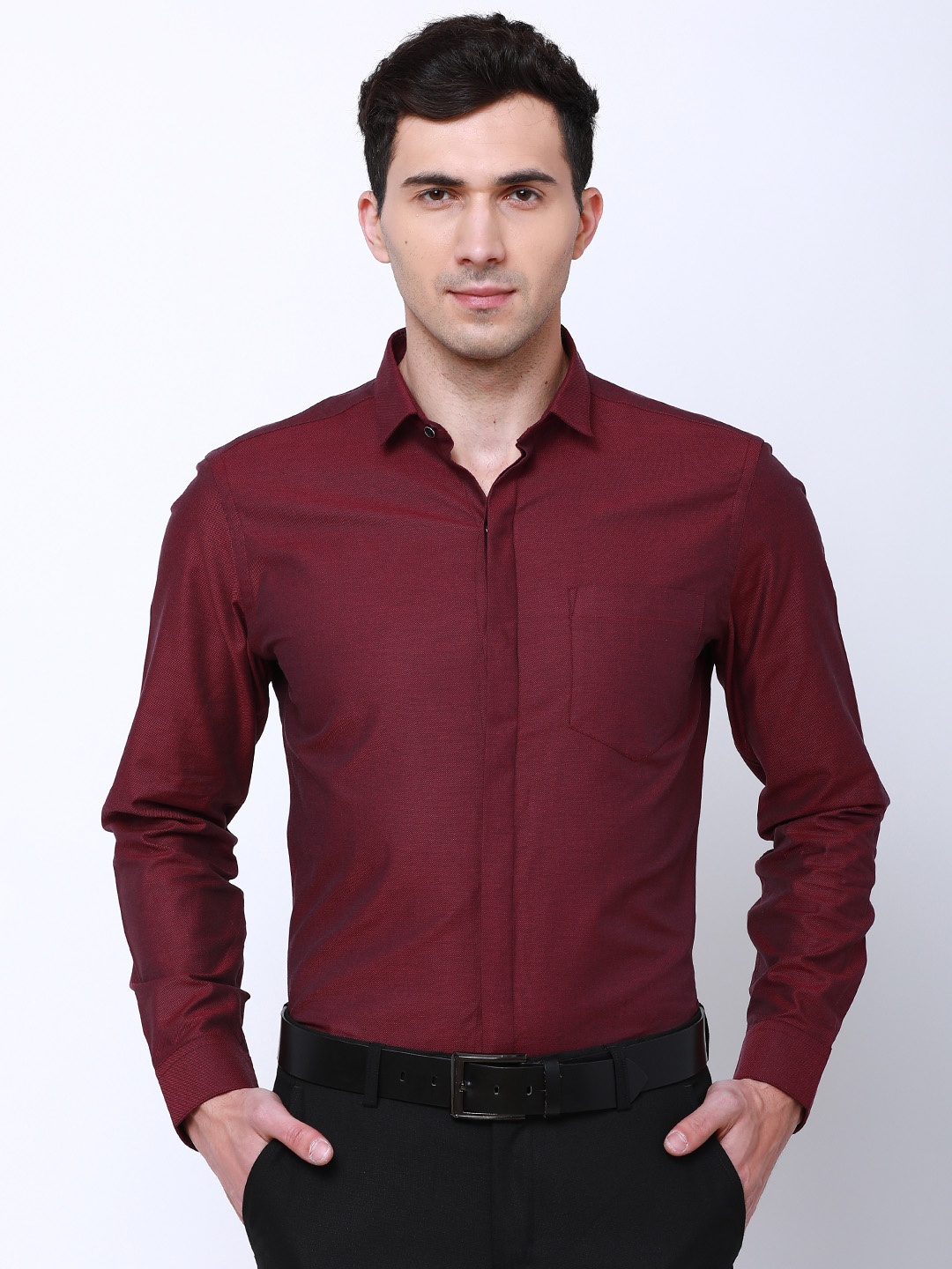 

Black coffee Men Maroon & Black Slim Fit Solid Formal Shirt