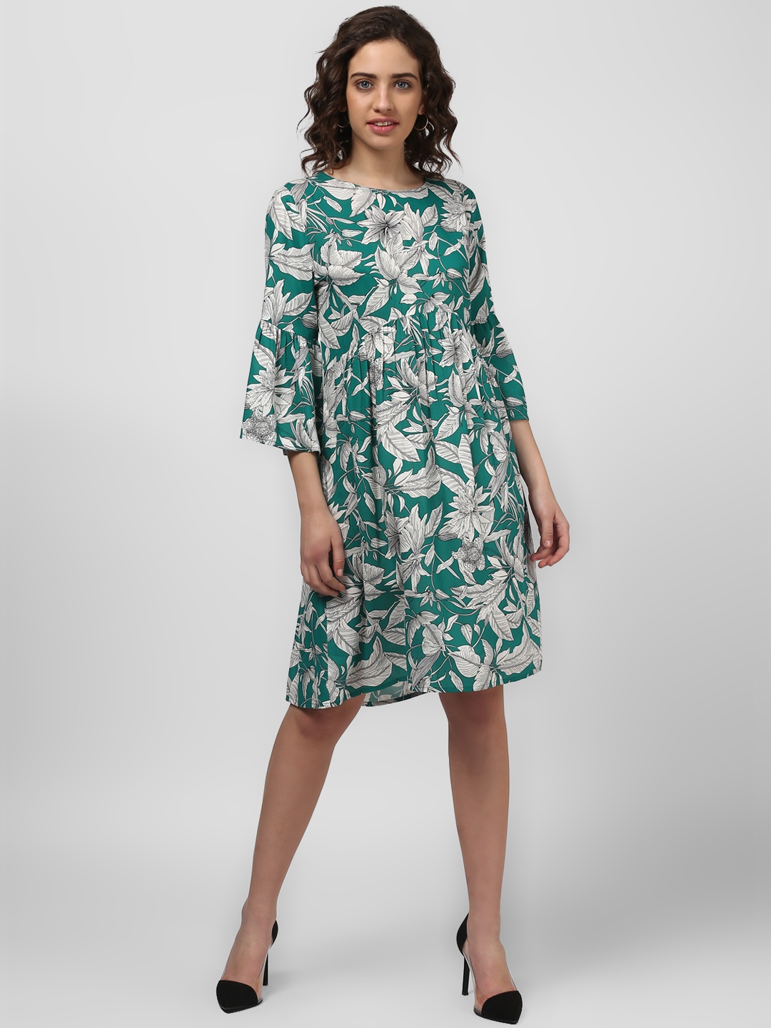 

Harpa Women Green & Off White Printed Fit and Flare Dress