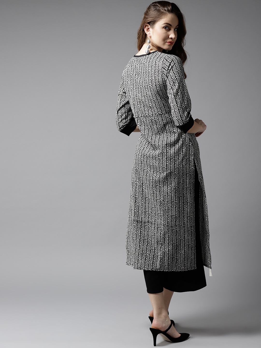 

HERE&NOW Women Off-White & Black Printed Straight Kurta