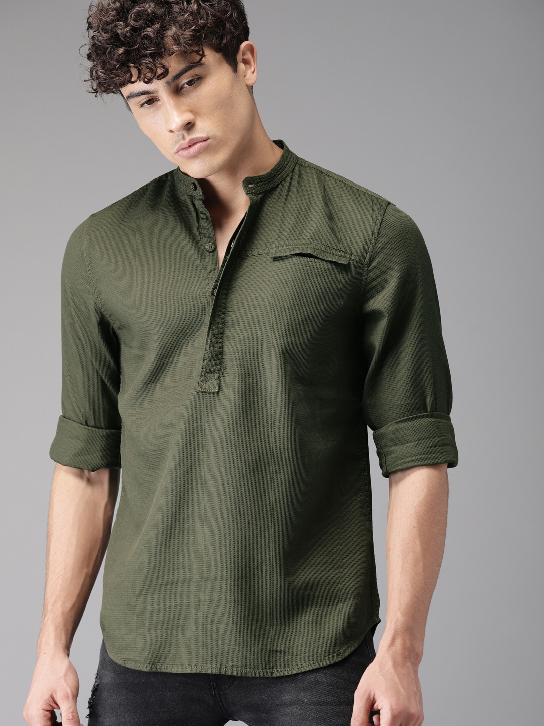 

HERE&NOW Men Olive Green Regular Fit Self Design Casual Shirt