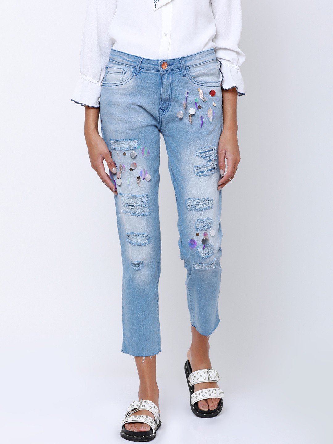 

Tokyo Talkies Women Blue Boyfriend Fit Mid-Rise Highly Distressed Jeans