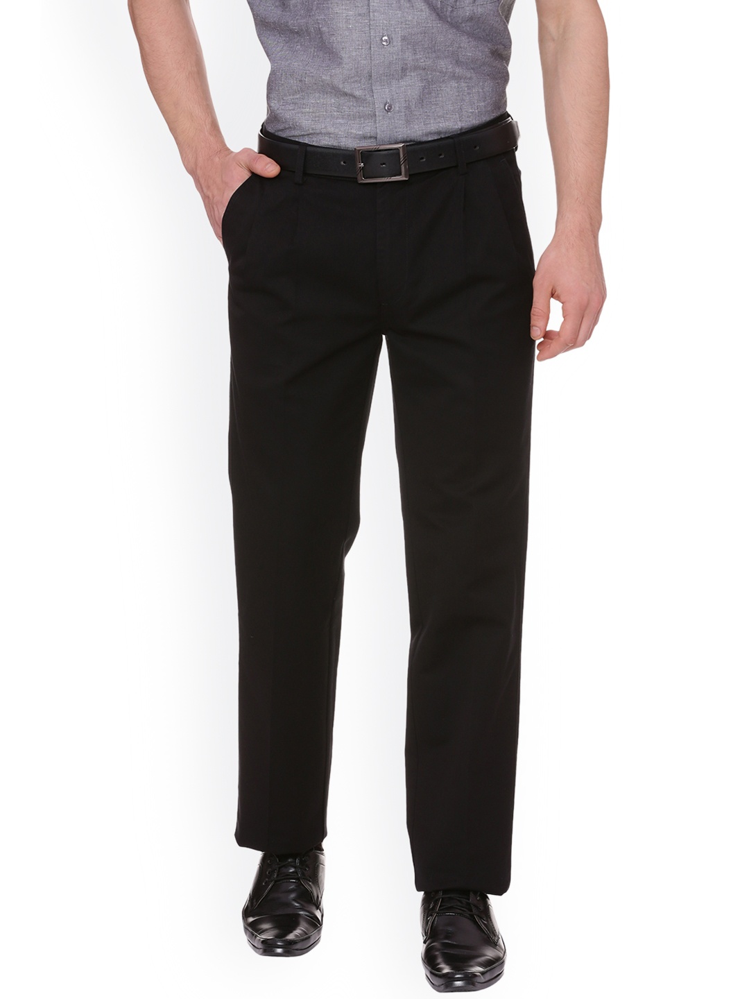 

Allen Solly Men Black Regular Fit Solid Chinos, Brown