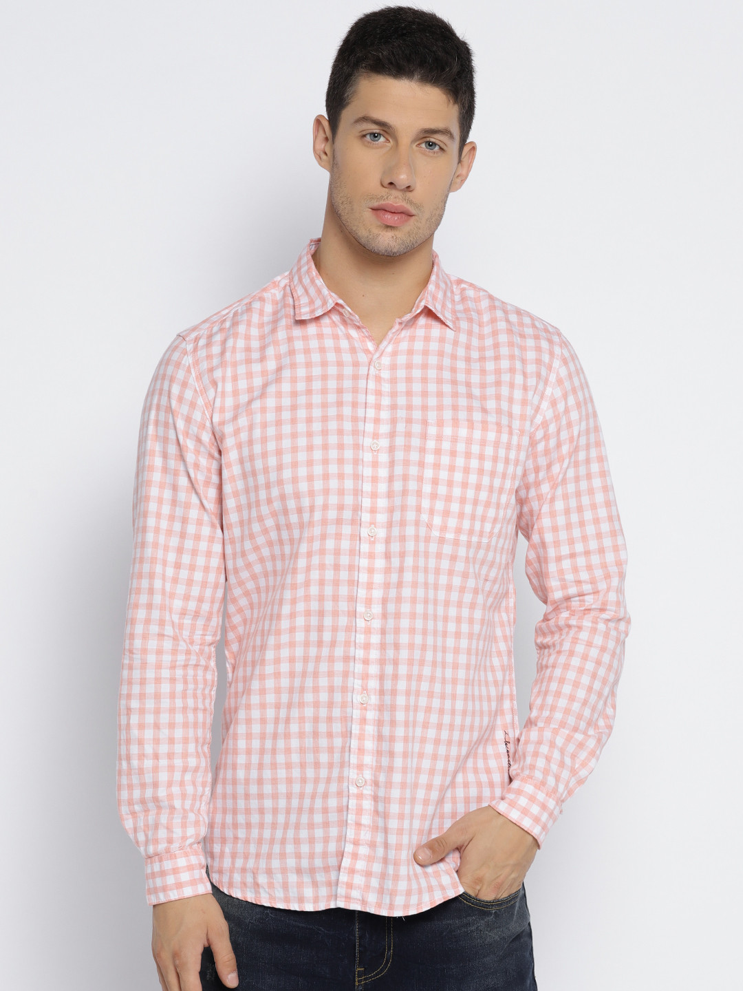 

LOCOMOTIVE Men Pink & White Slim Fit Checked Casual Shirt