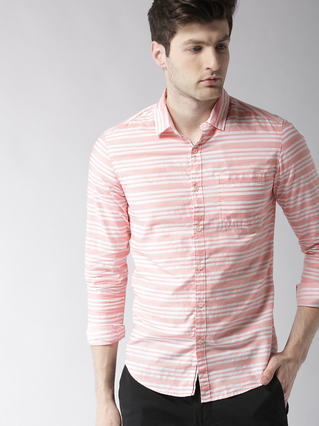 

LOCOMOTIVE Men Pink Slim Fit Striped Casual Shirt