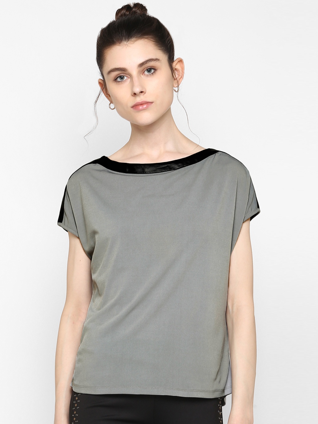 

Kazo Women Grey Solid Boat Neck T-shirt