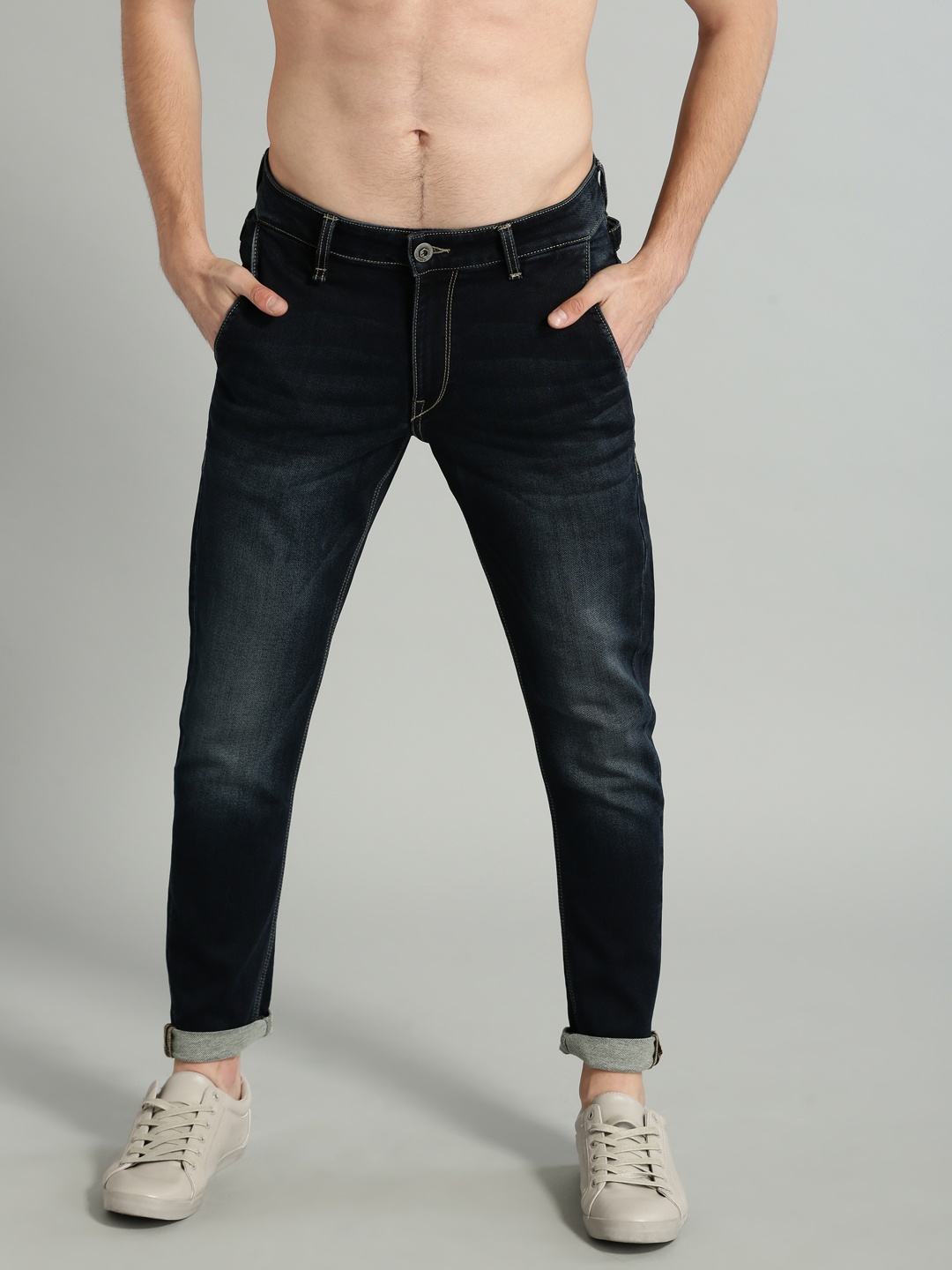 

Roadster Men Blue Carrot Regular Fit Mid-Rise Clean Look Stretchable Jeans