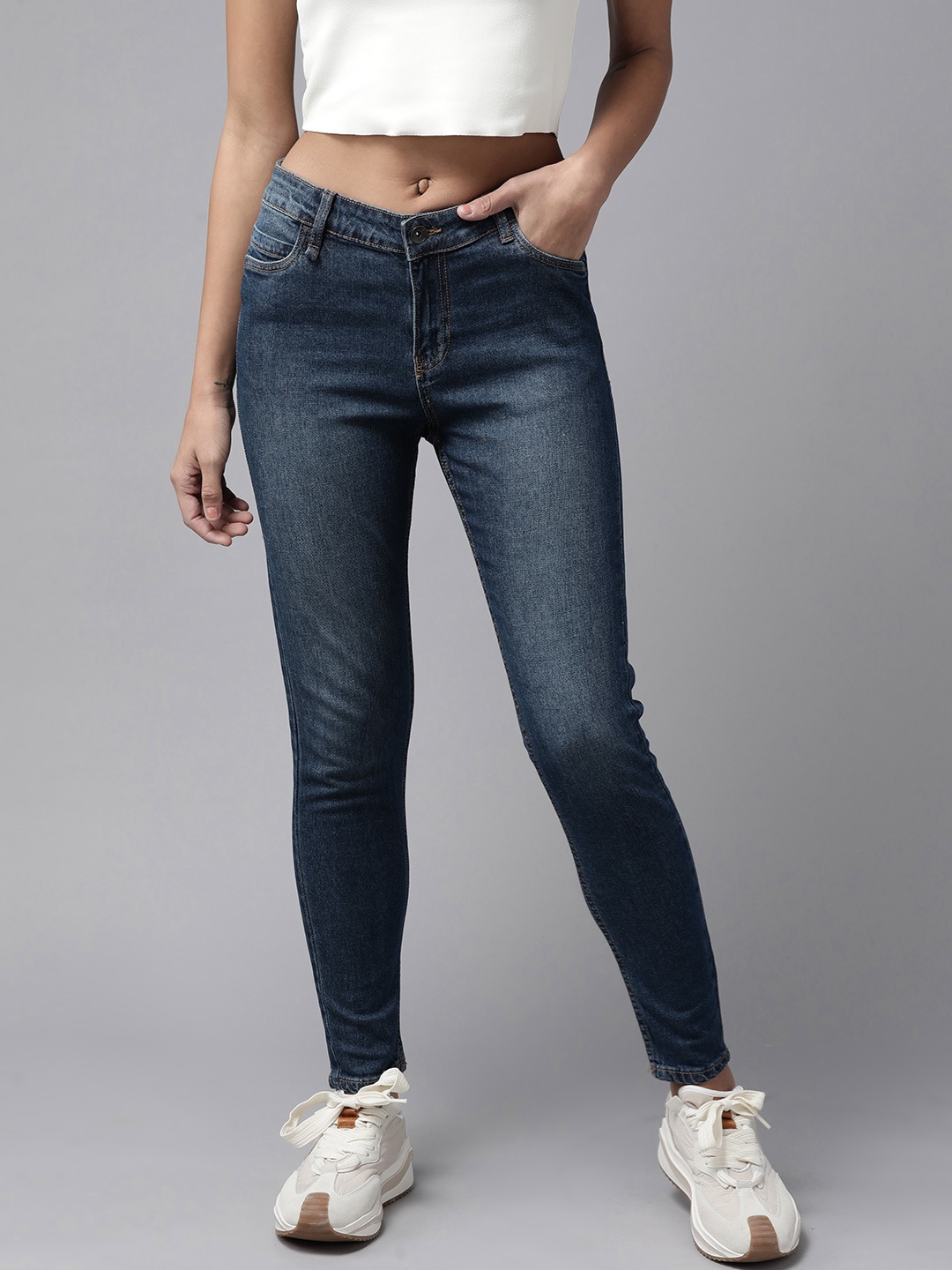 

Roadster Women Blue Skinny Fit Mid-Rise Clean Look Stretchable Cropped Jeans