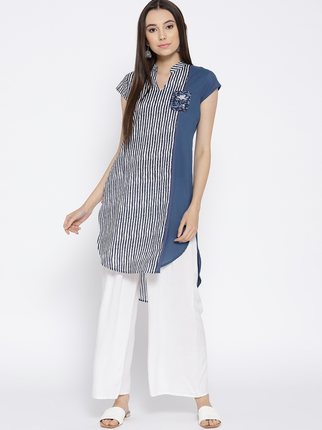 

Rangriti Women Blue & White Printed Straight Kurta