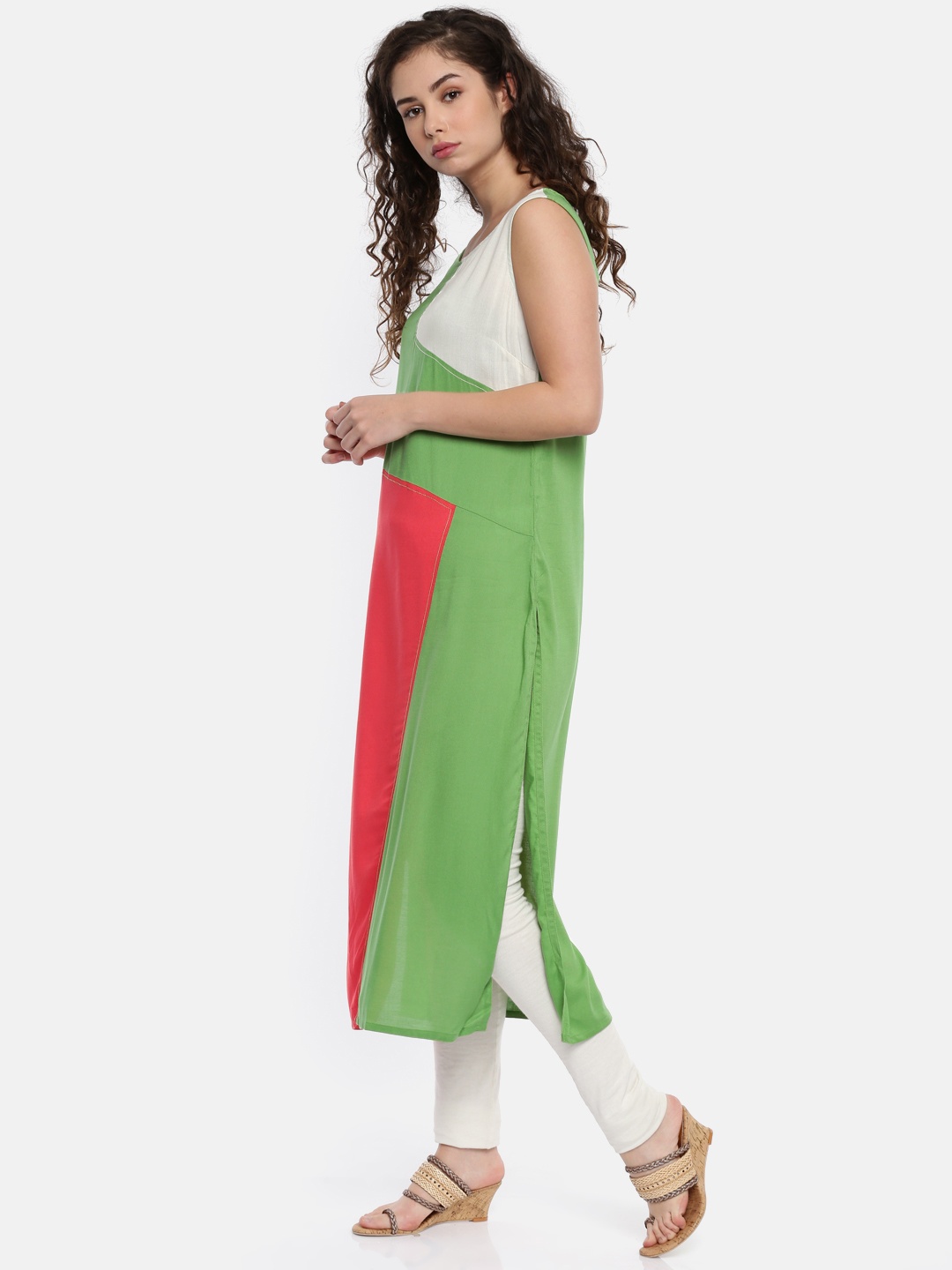 

RANGMANCH BY PANTALOONS Women Green & Red Colourblocked Straight Kurta