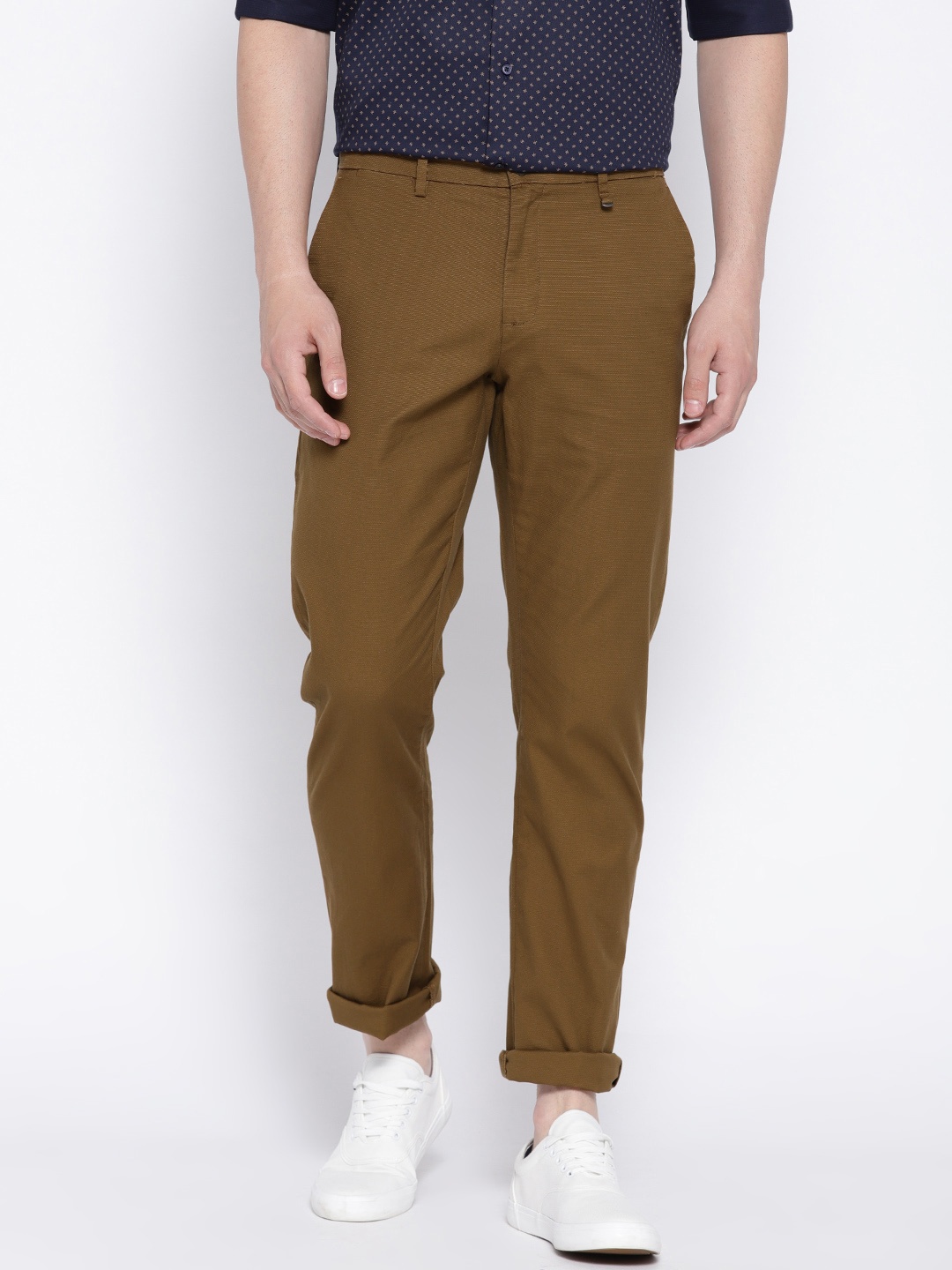 

Blackberrys Men Olive Brown Solid Sharp Fit Regular Trousers