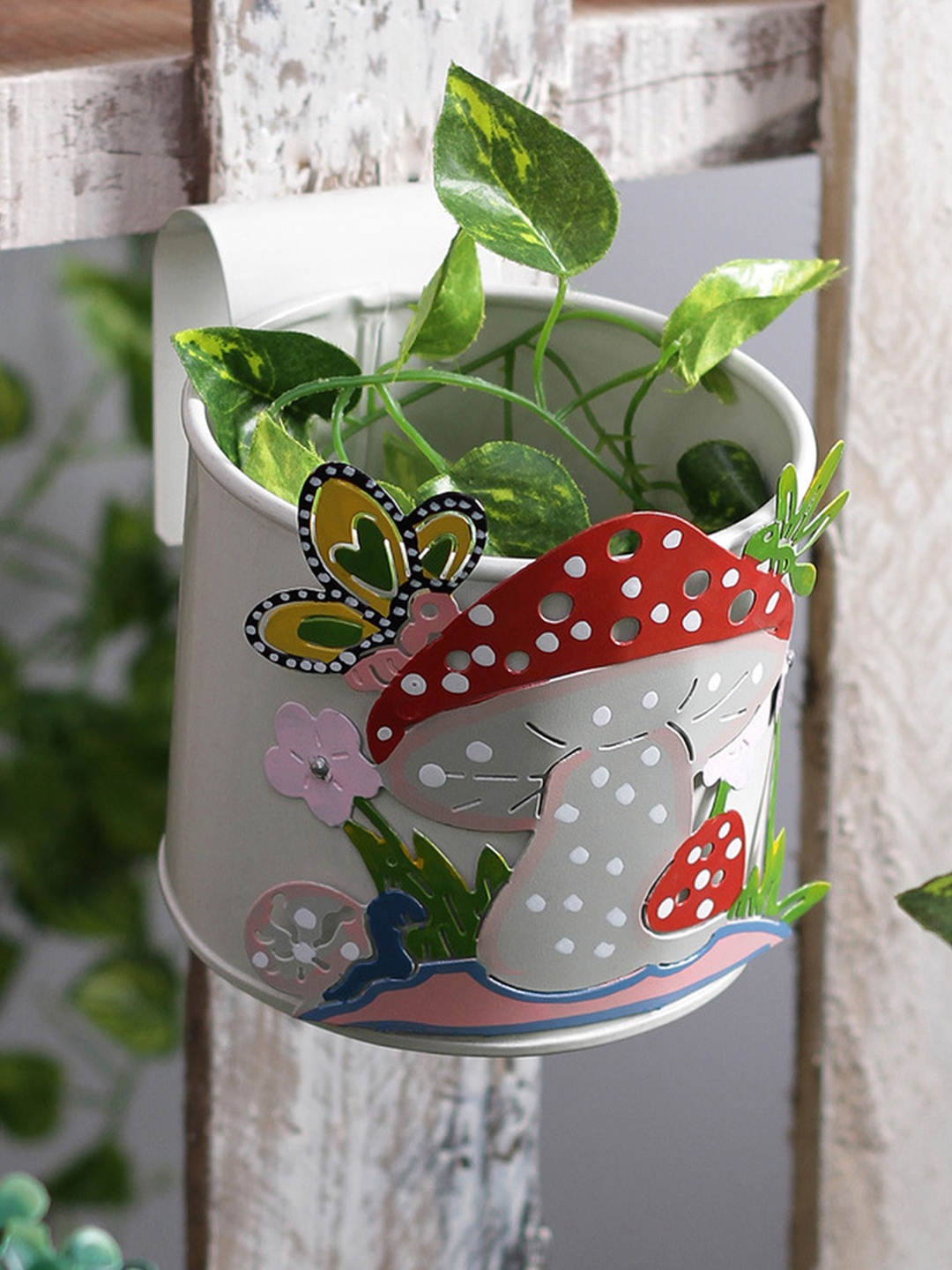 

green girgit Metal White Mushroom Planter