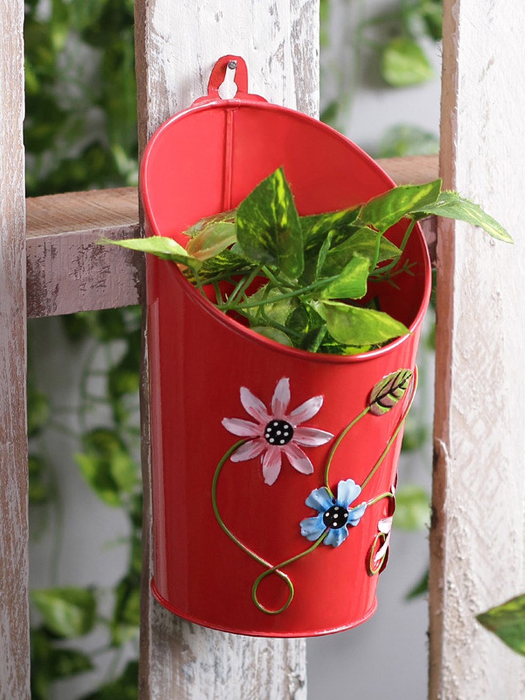 

green girgit Metal Red Planter