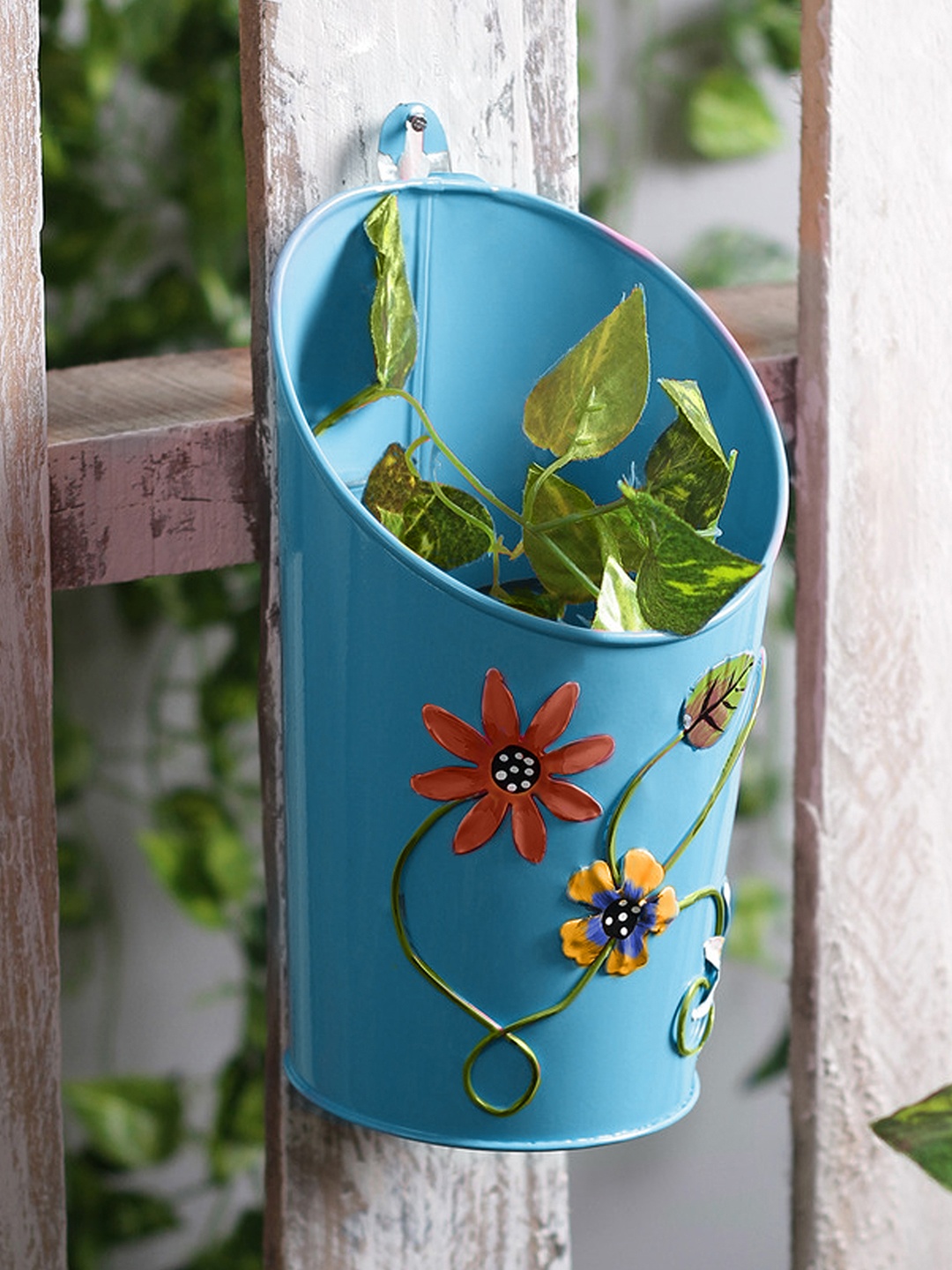 

green girgit Metal Blue Planter