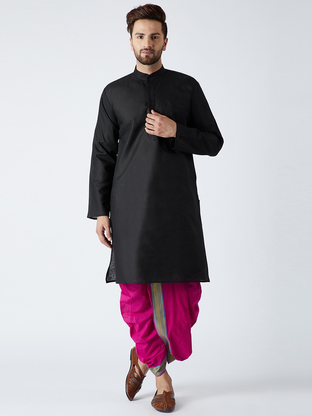 

SOJANYA Men Black & Magenta Solid Kurta with Dhoti Pants