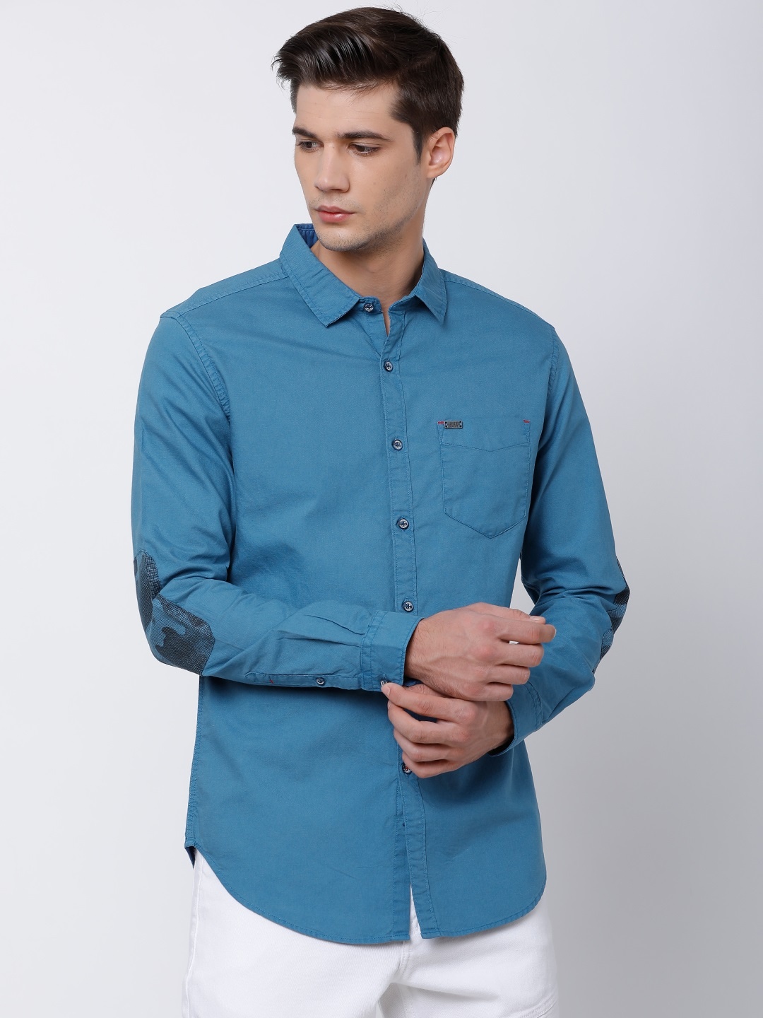 

LOCOMOTIVE Men Blue Slim Fit Solid Casual Shirt