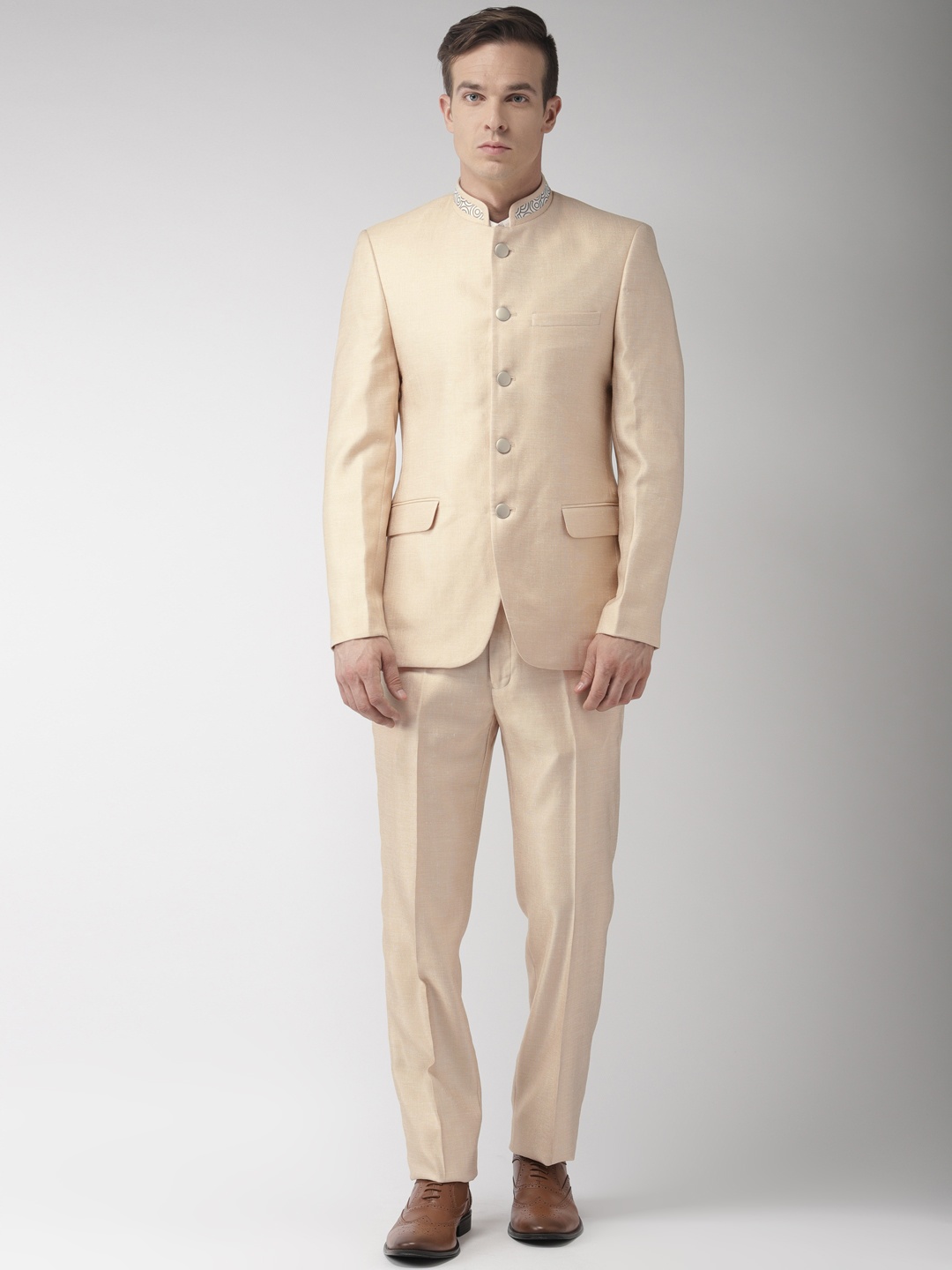 

Raymond Men Beige Solid Single-Breasted Contemporary Fit Bandhgala Suit