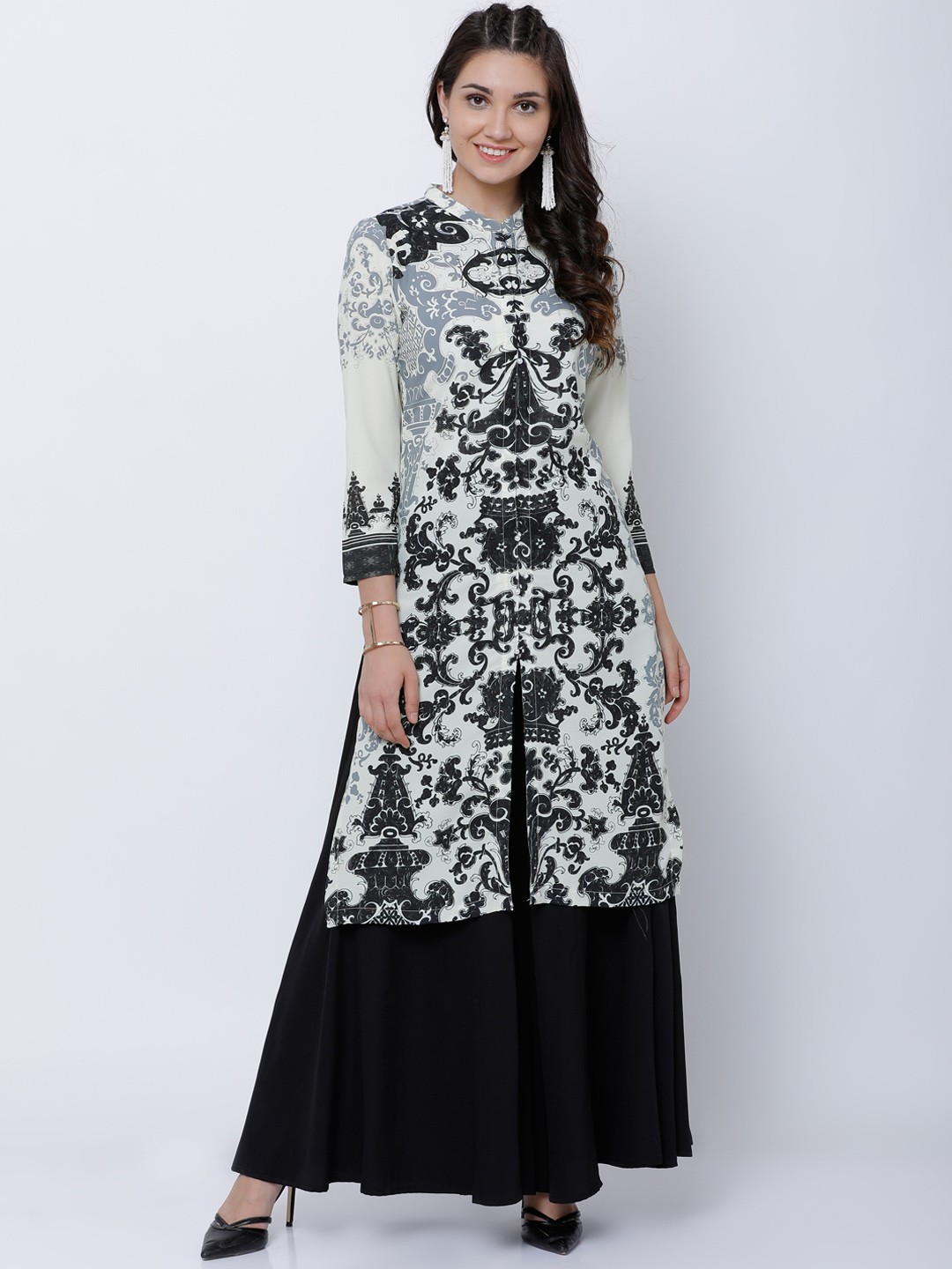 

Vishudh Women Cream-Coloured & Black Digital Print Straight Kurta