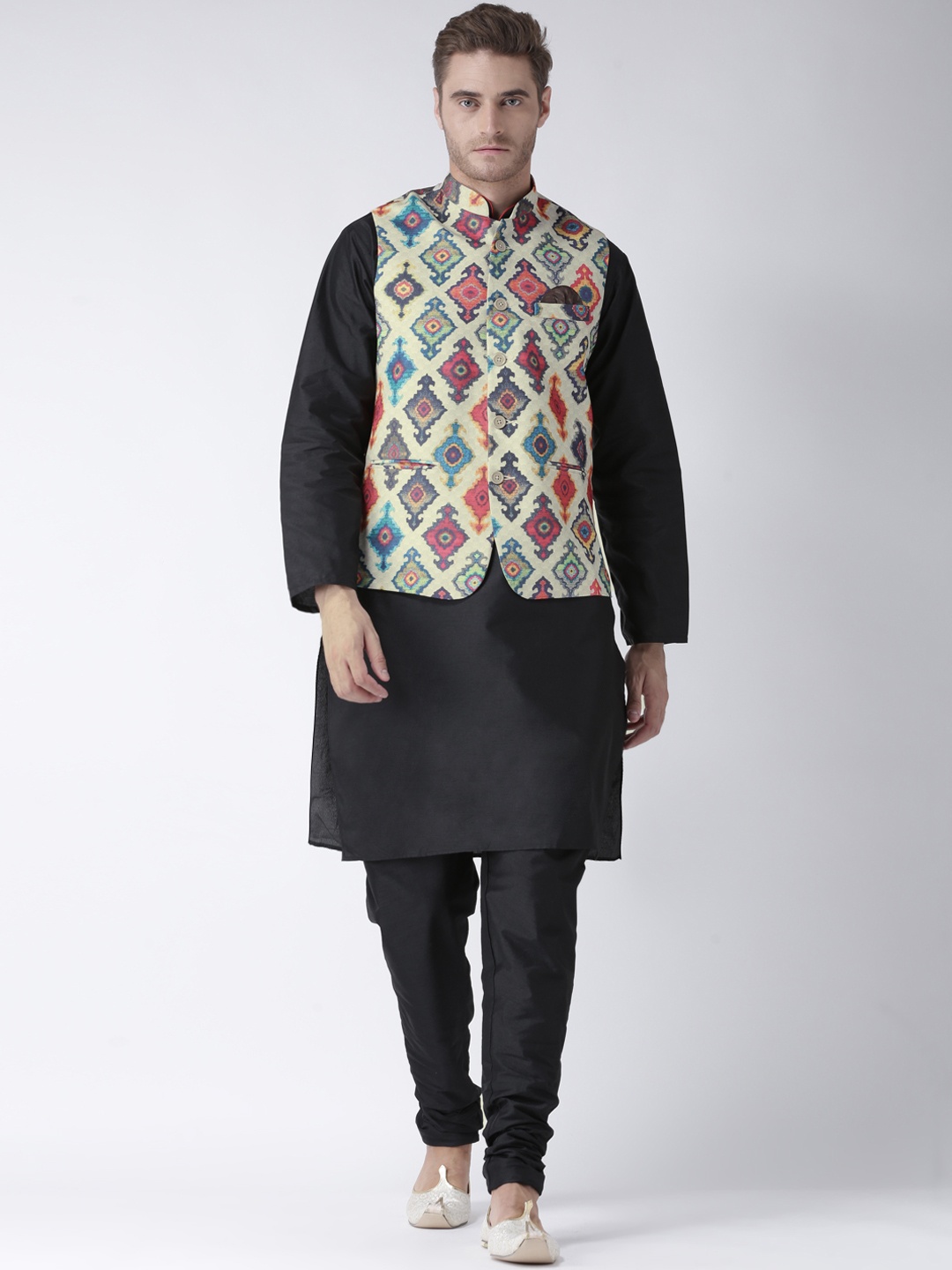 

Hangup Men Black & Cream-Coloured Solid Kurta with Pyjamas