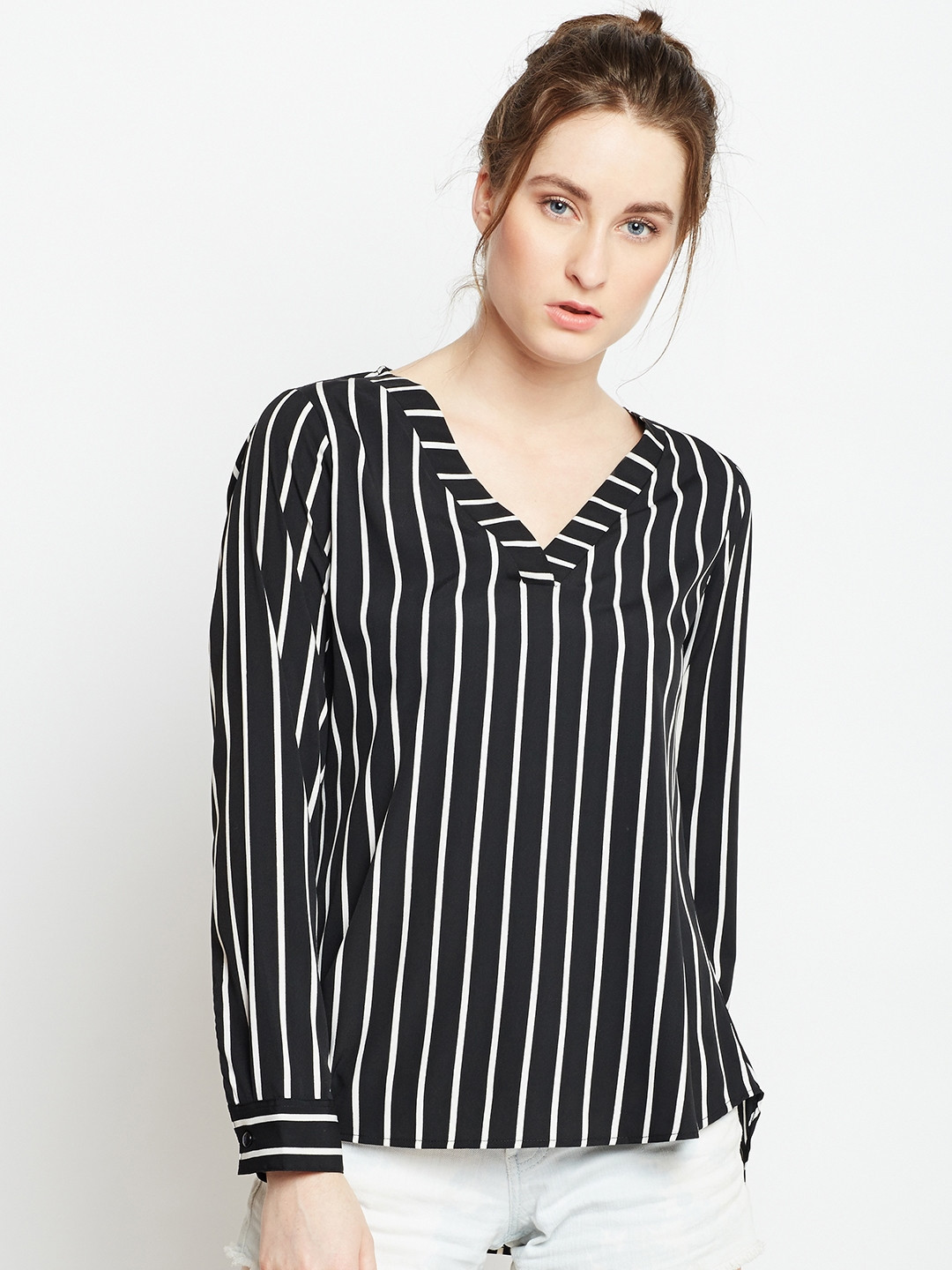 

Berrylush Women Black Striped Top
