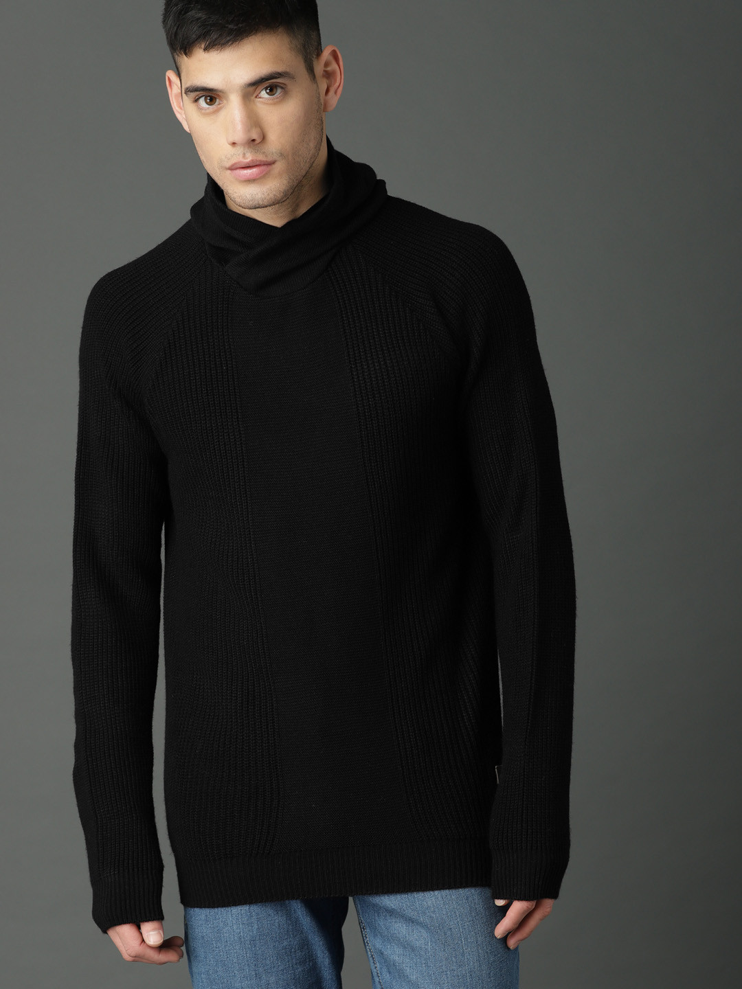

Roadster Men Black Solid Pullover Sweater